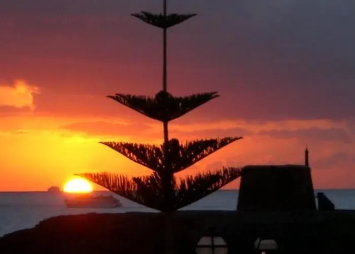 Schoene In Mit Grill- Garten Und Terrasse Und Neben Dem Str By Interhome דירה